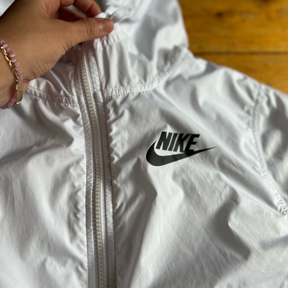 Like New White Nike Windbreaker - Picture 4 of 4